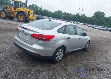 2015 Ford Focus S z USA, uszkodzony, nr VIN 1FADP3E23FL253965